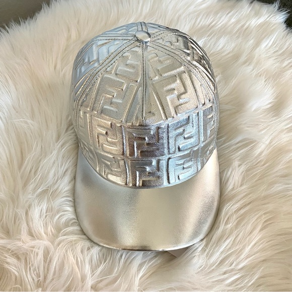 Limited Edition! Nicki Minaj x FENDI “Prints On” FW19 Capsule Collection - Picture 4 of 9